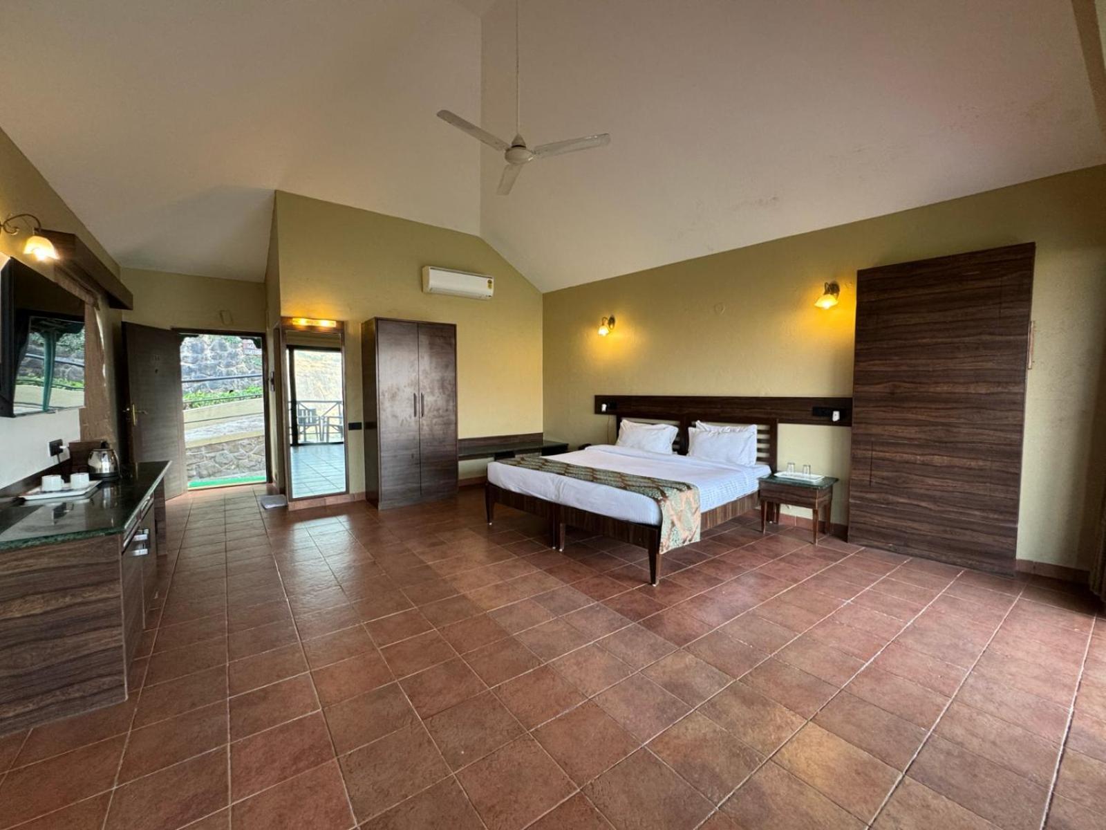 Upper Deck Resort - Stay And Relax At The Highest Peak Лонавала Экстерьер фото