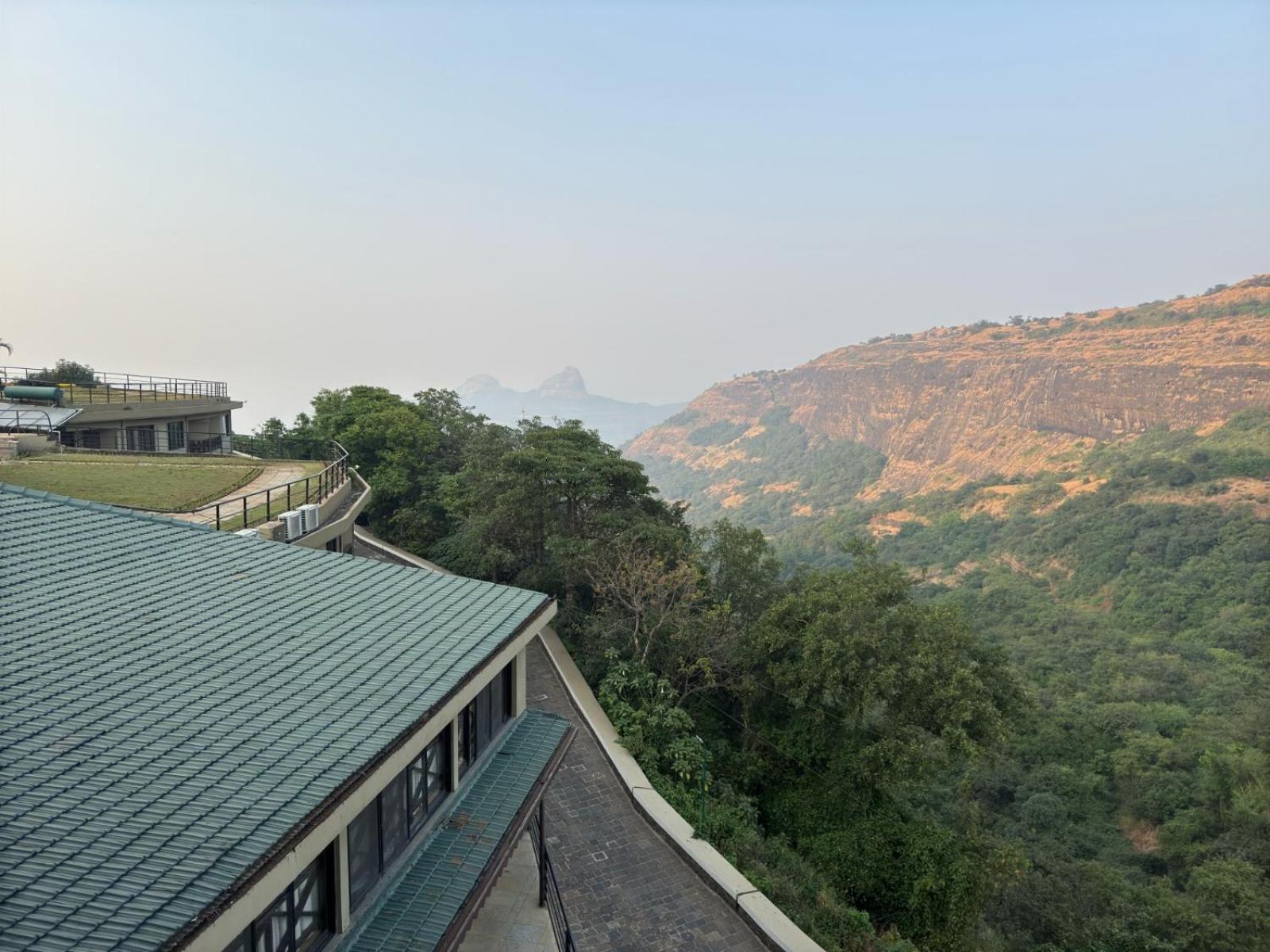 Upper Deck Resort - Stay And Relax At The Highest Peak Лонавала Экстерьер фото